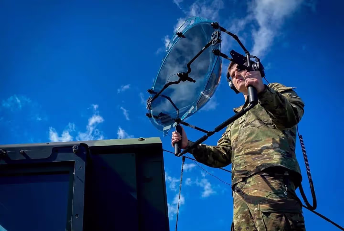 A soldier holding a KLOVER MiK 26 Stealth parabolic microphone